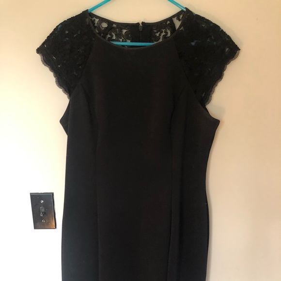 Short black lace dress, sz 12/14 Vince Camuto - Picture 2 of 12